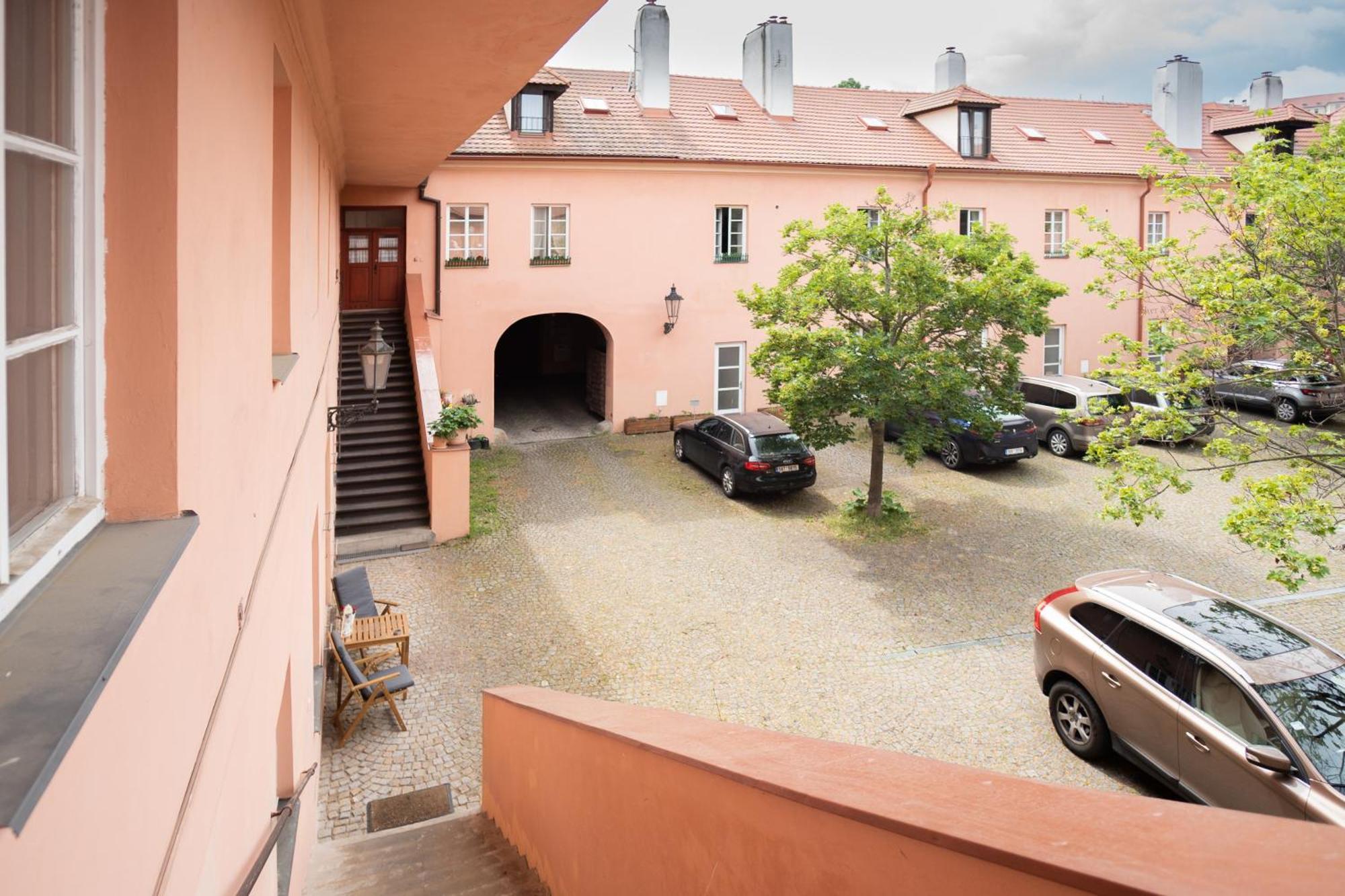 River View Apartment Praag Buitenkant foto